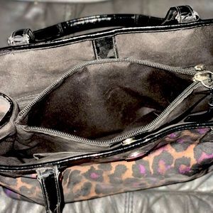 Coach purse. barely used.